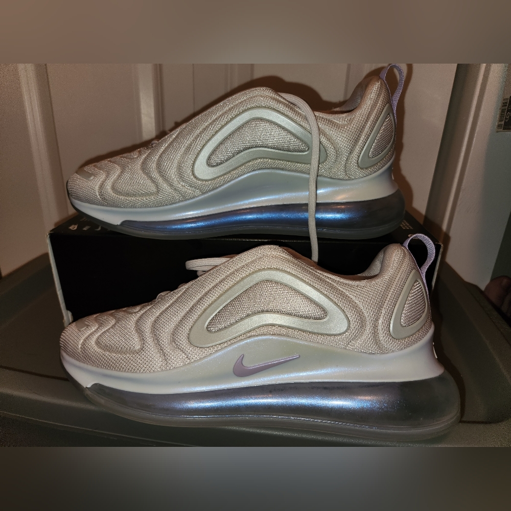Nike Air Max 720 SE in Vast Grey/Purple Agate; in Women's Size 9 *OR* 9.5; New